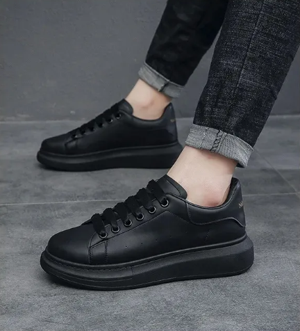 Tênis Masculino com Plataforma Alta e Design Moderno