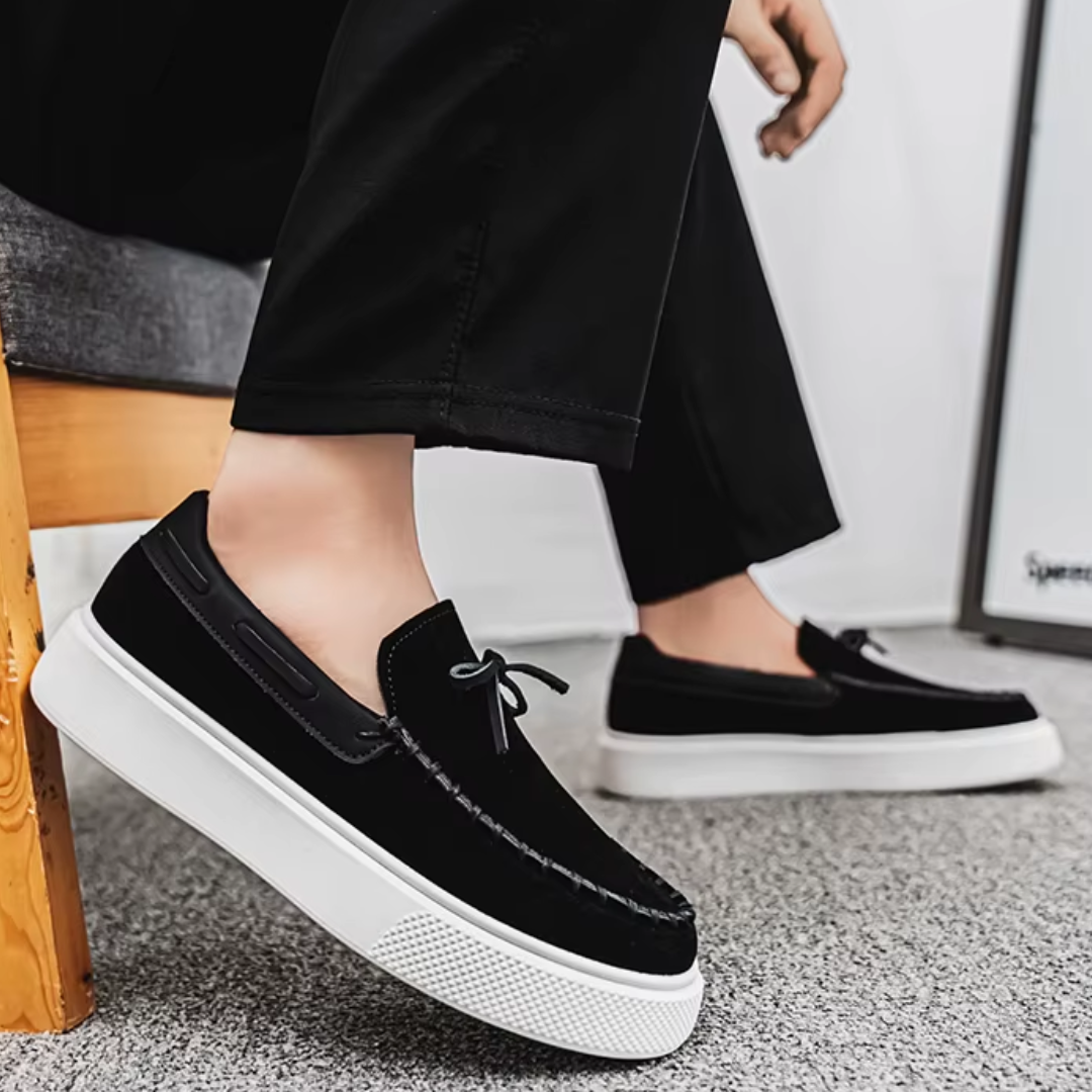 Mocassim Masculino Casual em Camurça com Solado Branco CO08