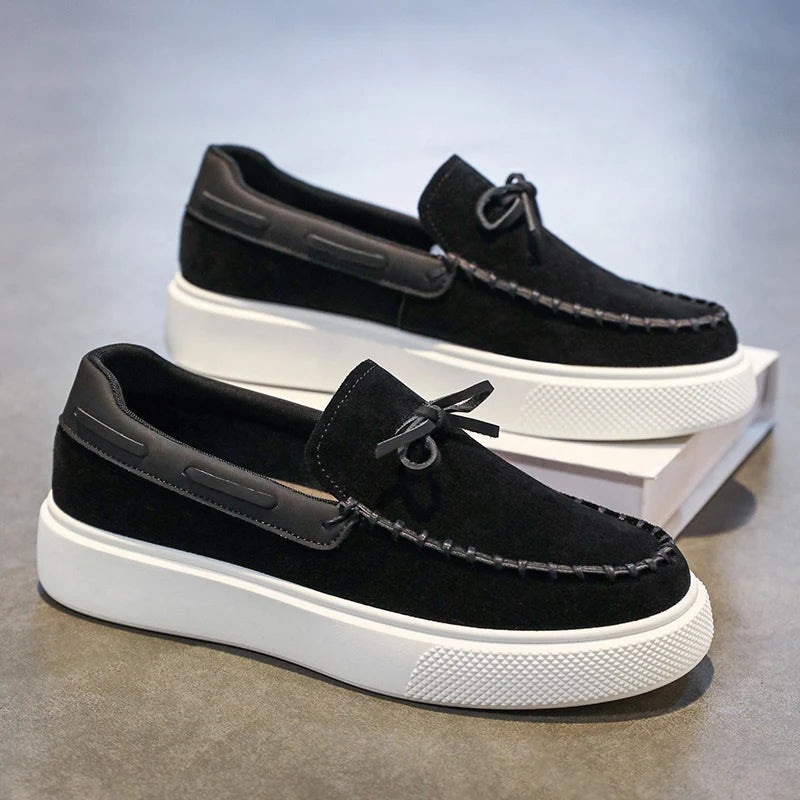Mocassim Masculino Casual em Camurça com Solado Branco CO08