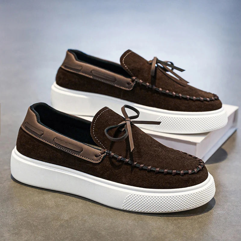 Mocassim Masculino Casual em Camurça com Solado Branco CO08