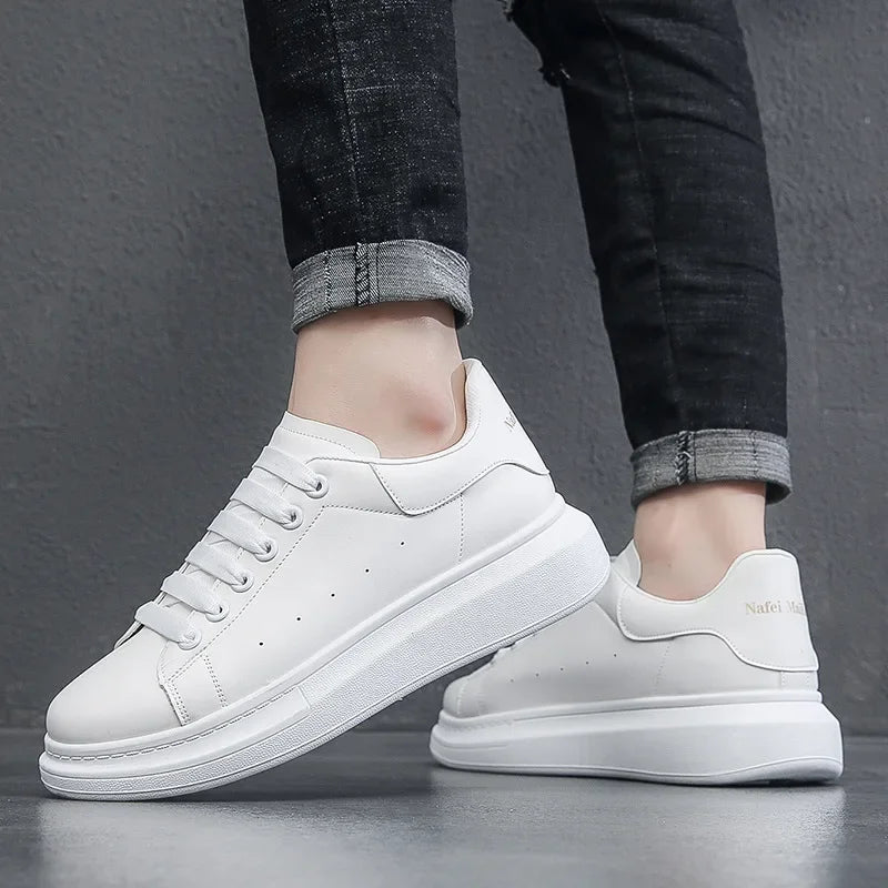 Tênis Masculino com Plataforma Alta e Design Moderno