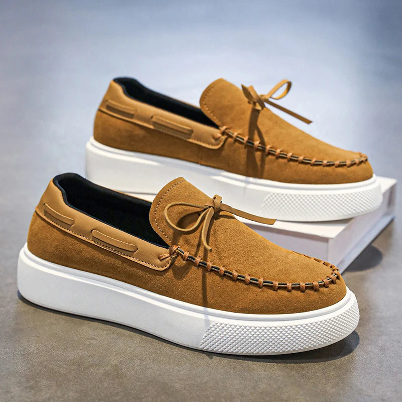 Mocassim Masculino Casual em Camurça com Solado Branco CO08