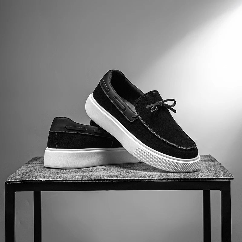 Mocassim Masculino Casual em Camurça com Solado Branco CO08