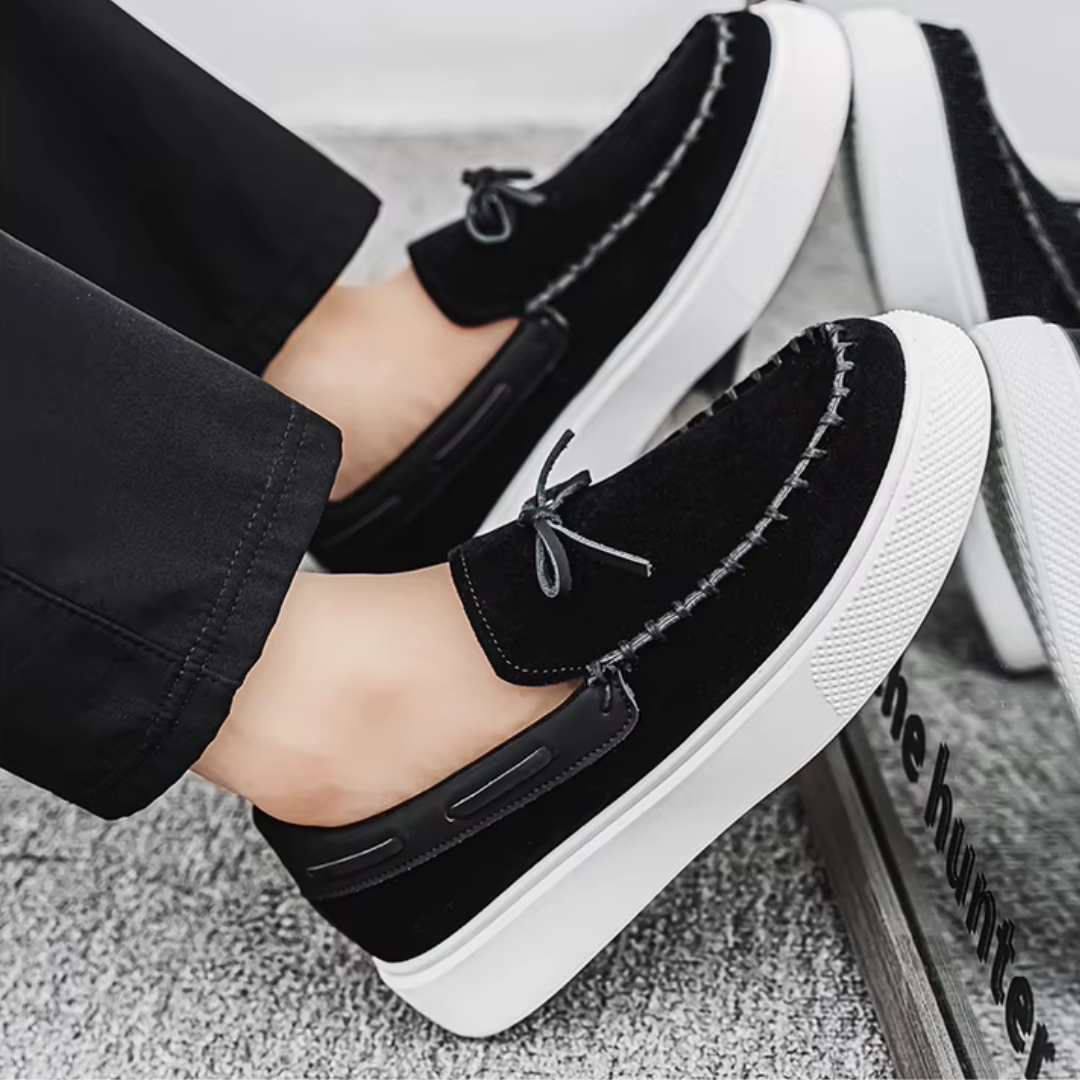 Mocassim Masculino Casual em Camurça com Solado Branco CO08