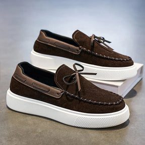 Mocassim Masculino Casual em Camurça com Solado Branco CO08