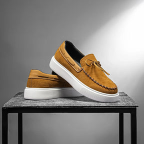 Mocassim Masculino Casual em Camurça com Solado Branco CO08