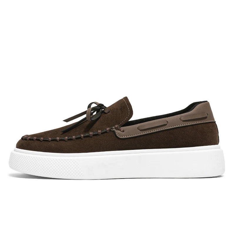 Mocassim Masculino Casual em Camurça com Solado Branco CO08
