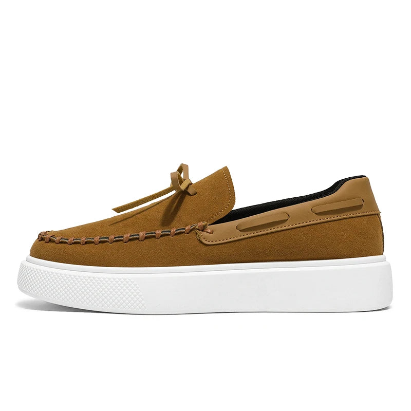 Mocassim Masculino Casual em Camurça com Solado Branco CO08
